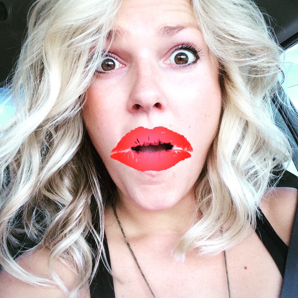 WHAT'S UP Y'ALL??!! I'm Victoria...
